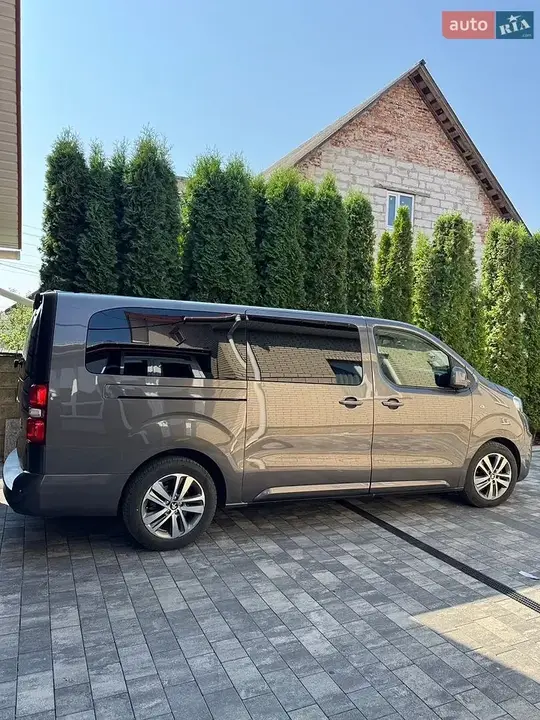 Peugeot Traveller