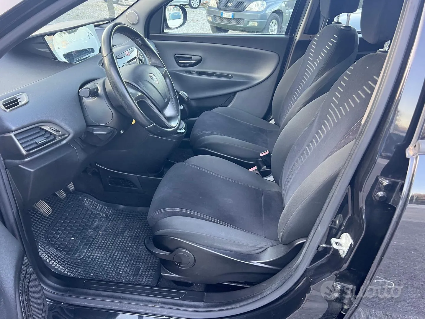 Lancia Ypsilon 2012 photo 4