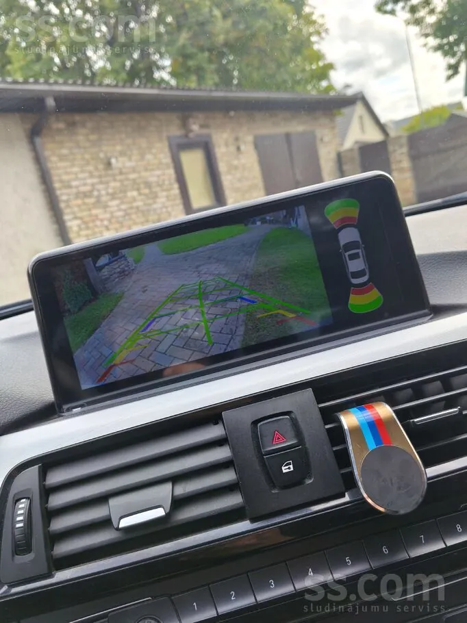BMW 318 2013 photo 2