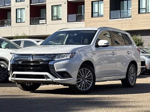 Mitsubishi Outlander 2022 photo 2