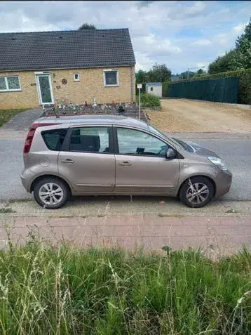 Nissan Note 2009 photo 3