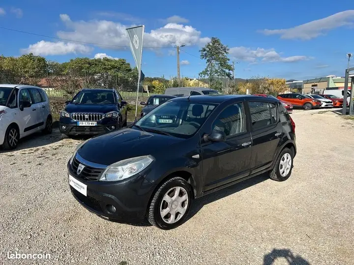 Dacia Sandero 2009 photo 2
