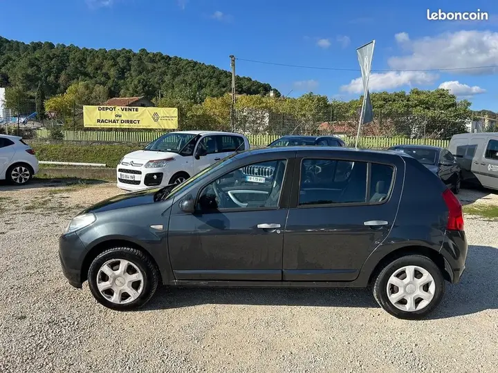 Dacia Sandero 2009 photo 3