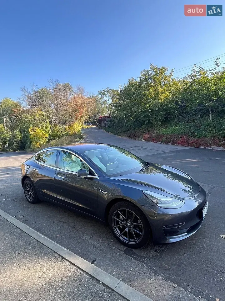Tesla Model 3 2018 photo 2
