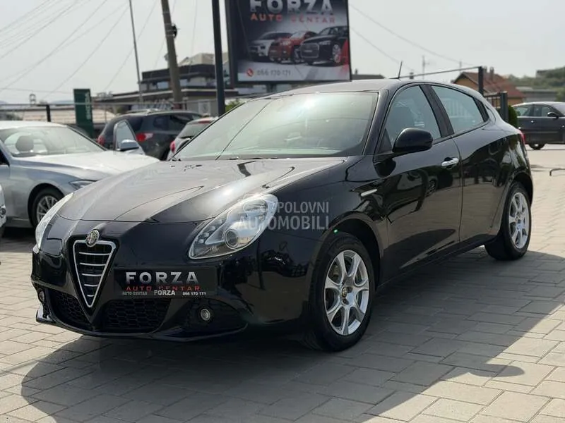 Alfa Romeo Giulietta 2012 photo 2