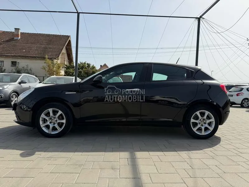 Alfa Romeo Giulietta 2012 photo 3