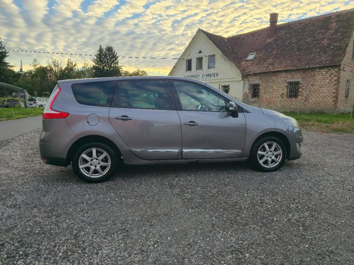 Renault Scenic 2012 photo 3