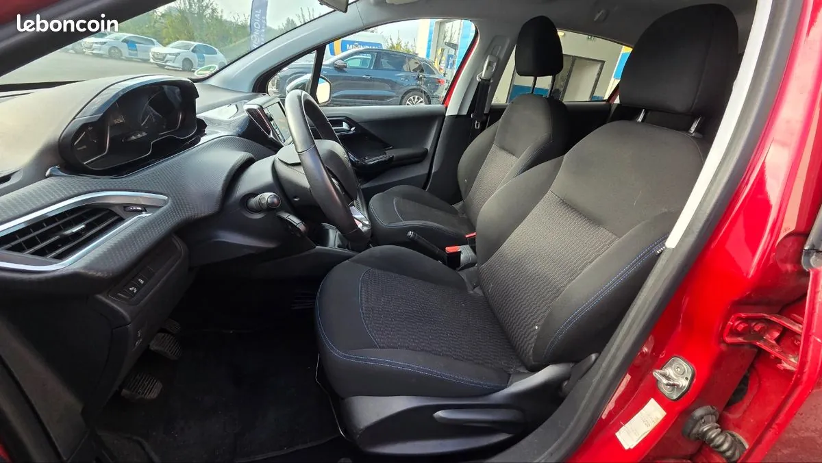 Peugeot 208 2017 photo 5