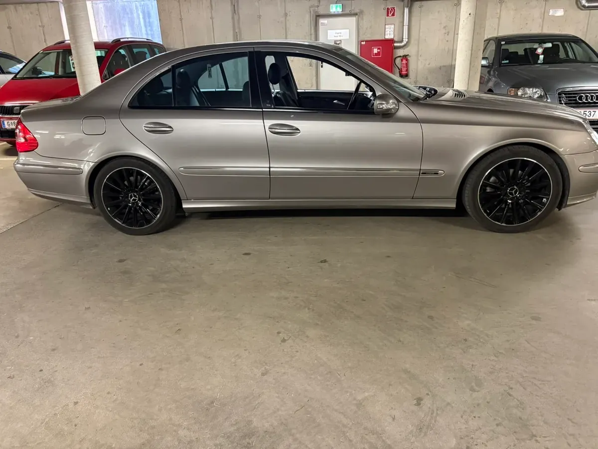 Mercedes-Benz Eklasse 2003 photo 3