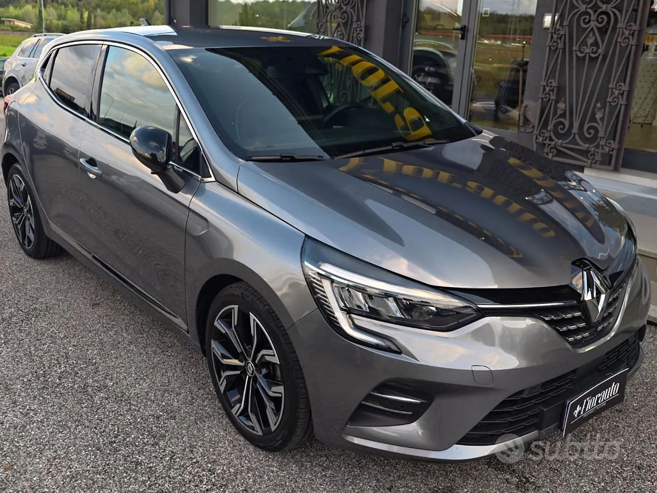 Renault Clio 2023 photo 2