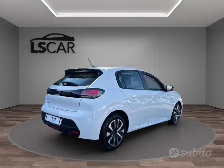 Peugeot 208 2024 photo 3