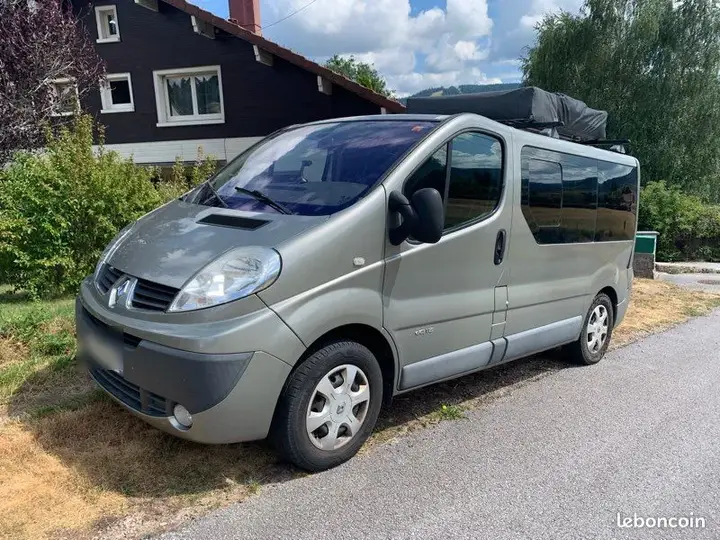 Renault Trafic 2010 photo 2