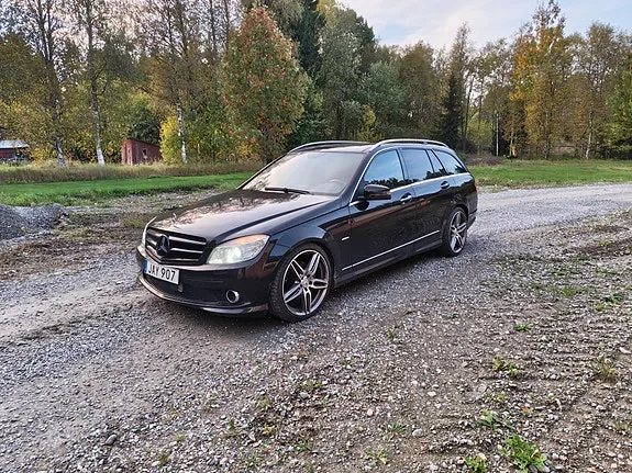 Mercedes-Benz C320