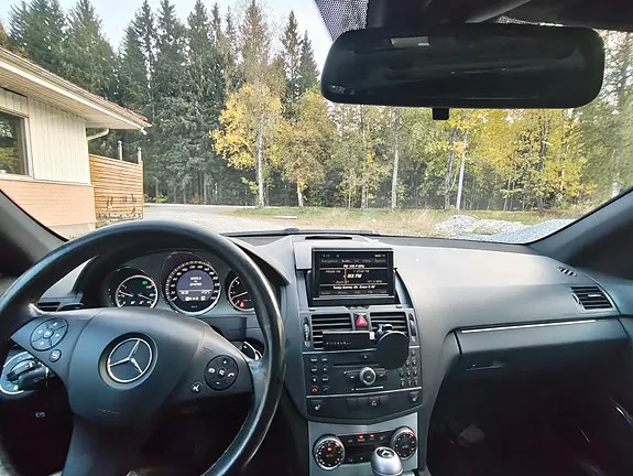 Mercedes-Benz C320 2009 photo 2