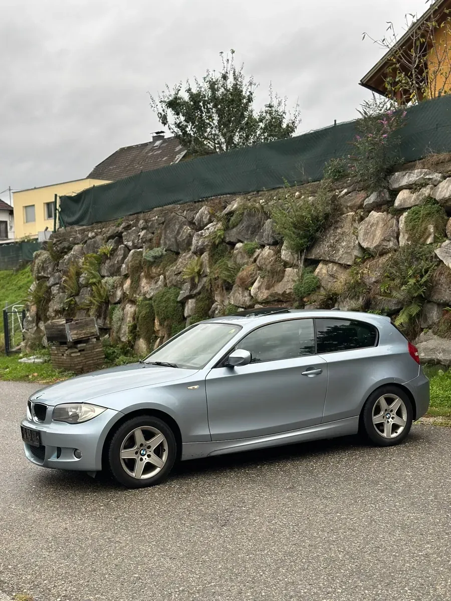 BMW 1 Series 2010 photo 2
