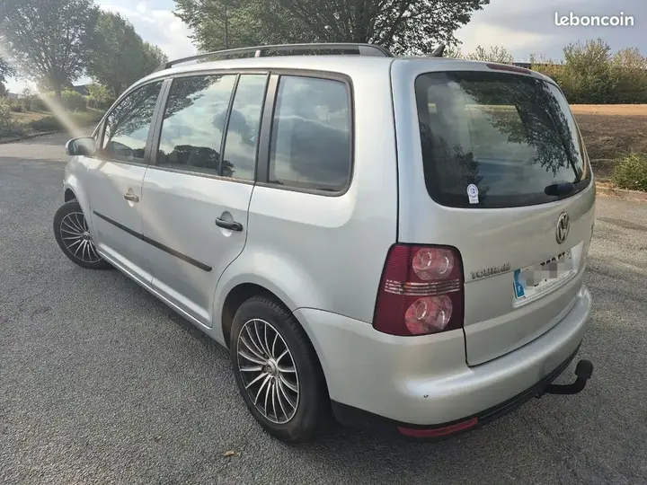 Volkswagen Touran 2007 photo 2