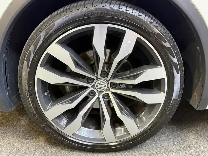 Volkswagen Tiguan 2019 photo 2