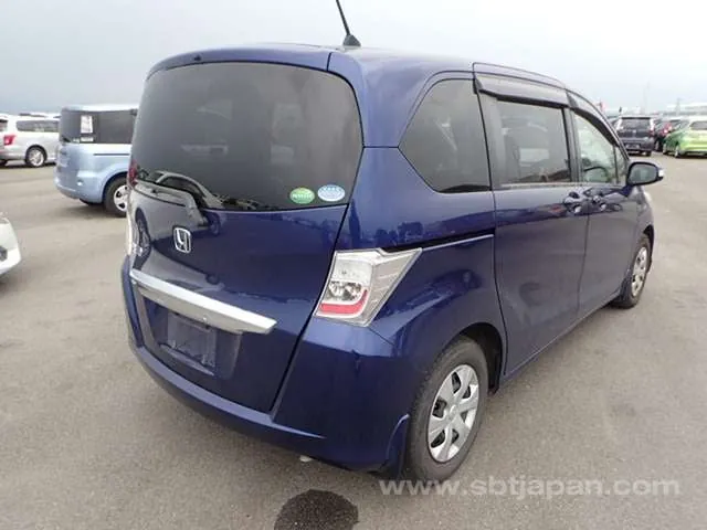 Honda Freed 2013 photo 4