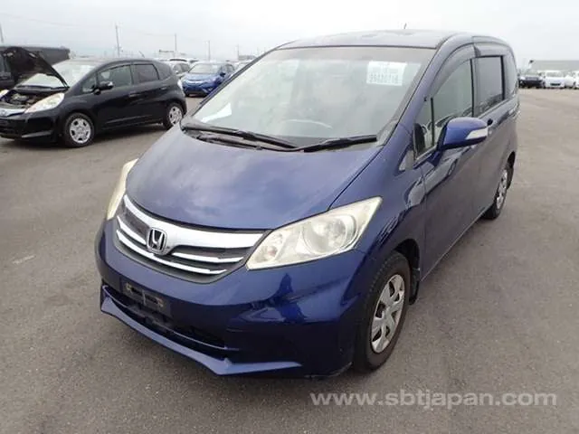 Honda Freed 2013 photo 2