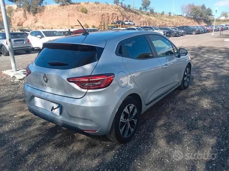 Renault Clio 2023 photo 2