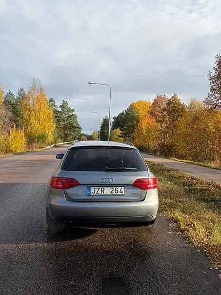 Audi A4 2010 photo 4