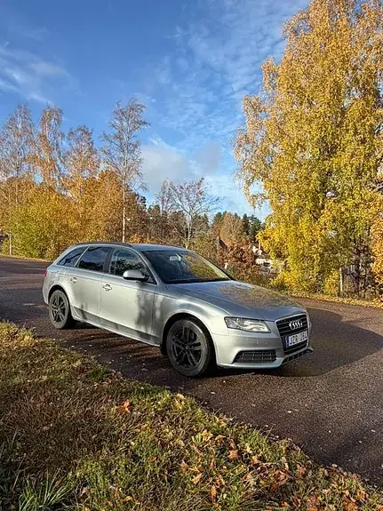 Audi A4 2010 photo 2