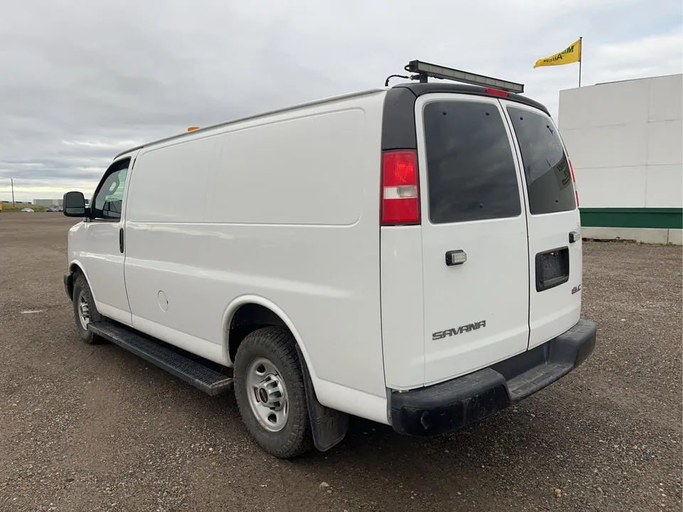 GMC Savana 2017 photo 3