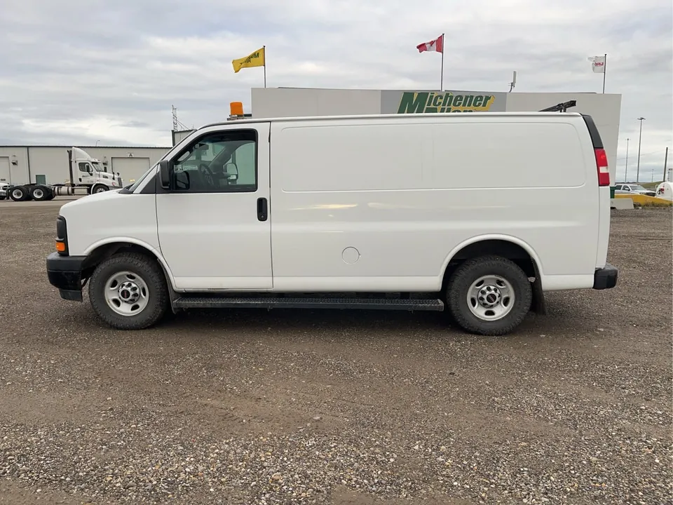 GMC Savana 2017 photo 5