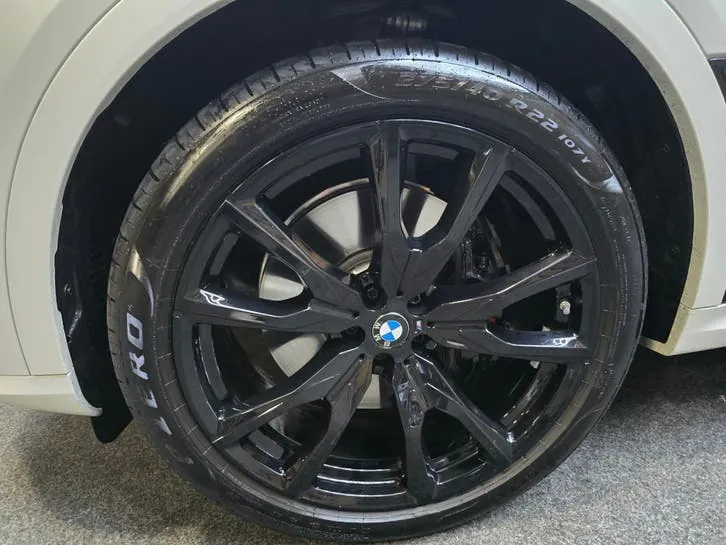 BMW X7 2025 photo 2