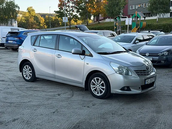 Toyota Verso 2010 photo 2