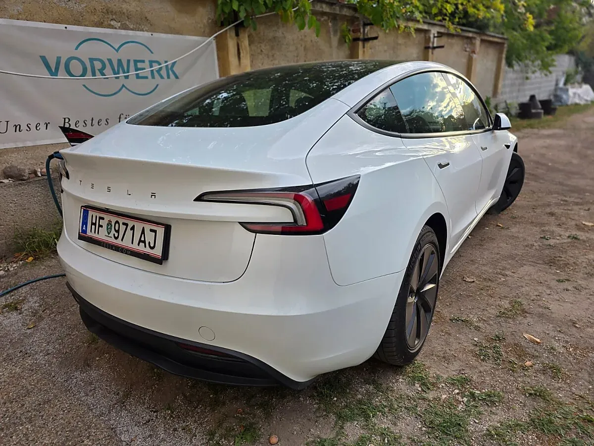 Tesla Model 3 2024 photo 3