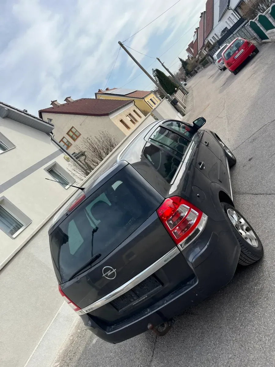 Opel Zafira 2011 photo 3