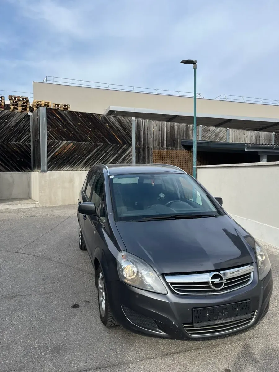 Opel Zafira 2011 photo 2