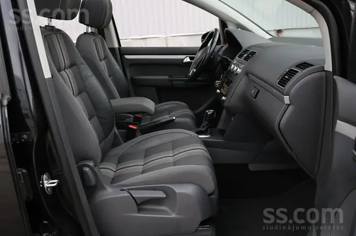 Volkswagen Touran 2012 photo 5