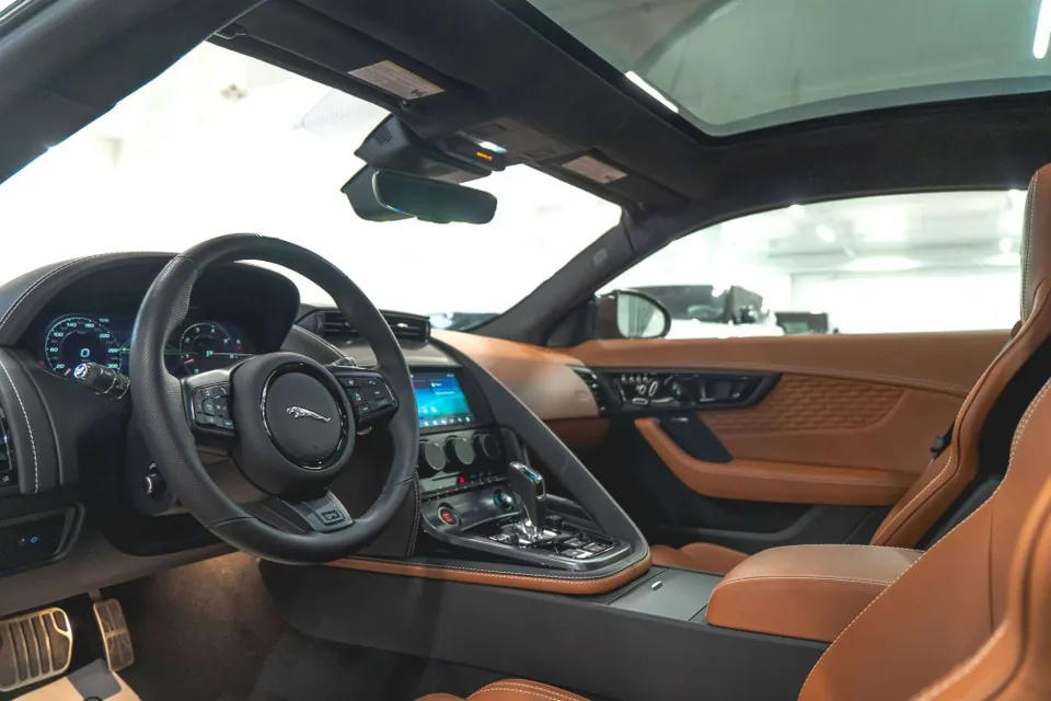 Jaguar F-Type 2024 photo 2