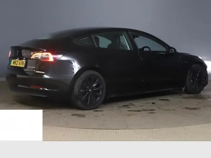 Tesla Model 3 2021 photo 2