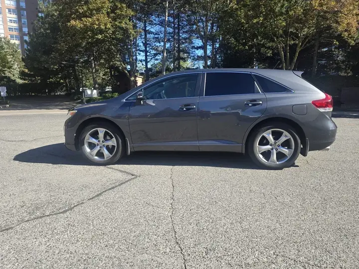 Toyota Venza 2013 photo 2