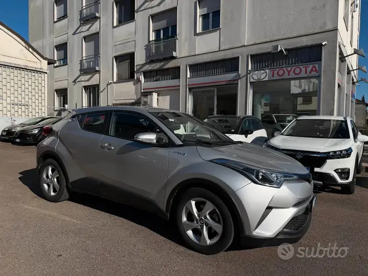 Toyota C-Hr 2017 photo 2