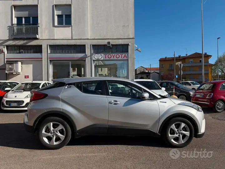 Toyota C-Hr 2017 photo 3