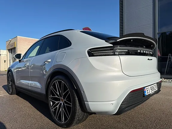 Porsche Macan 4 2024 photo 2