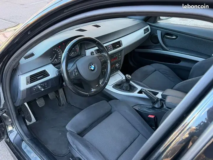 BMW 3 Series 2011 photo 3