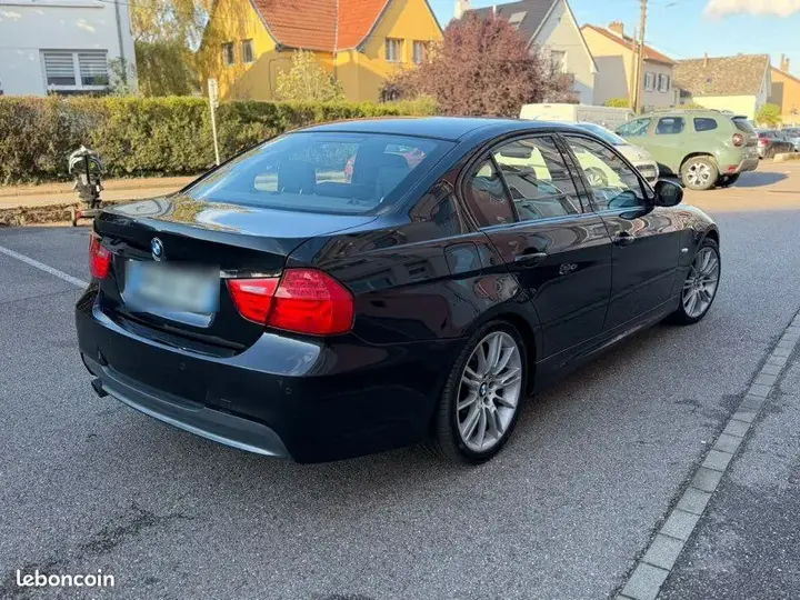 BMW 3 Series 2011 photo 2