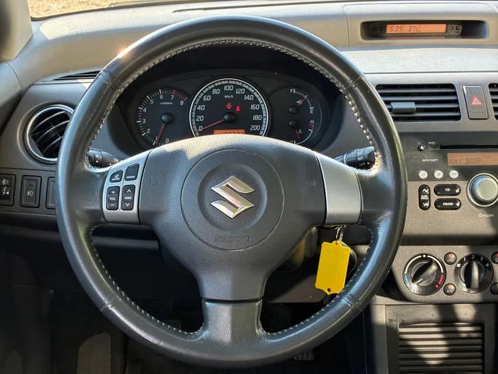 Suzuki Swift 2007 photo 2