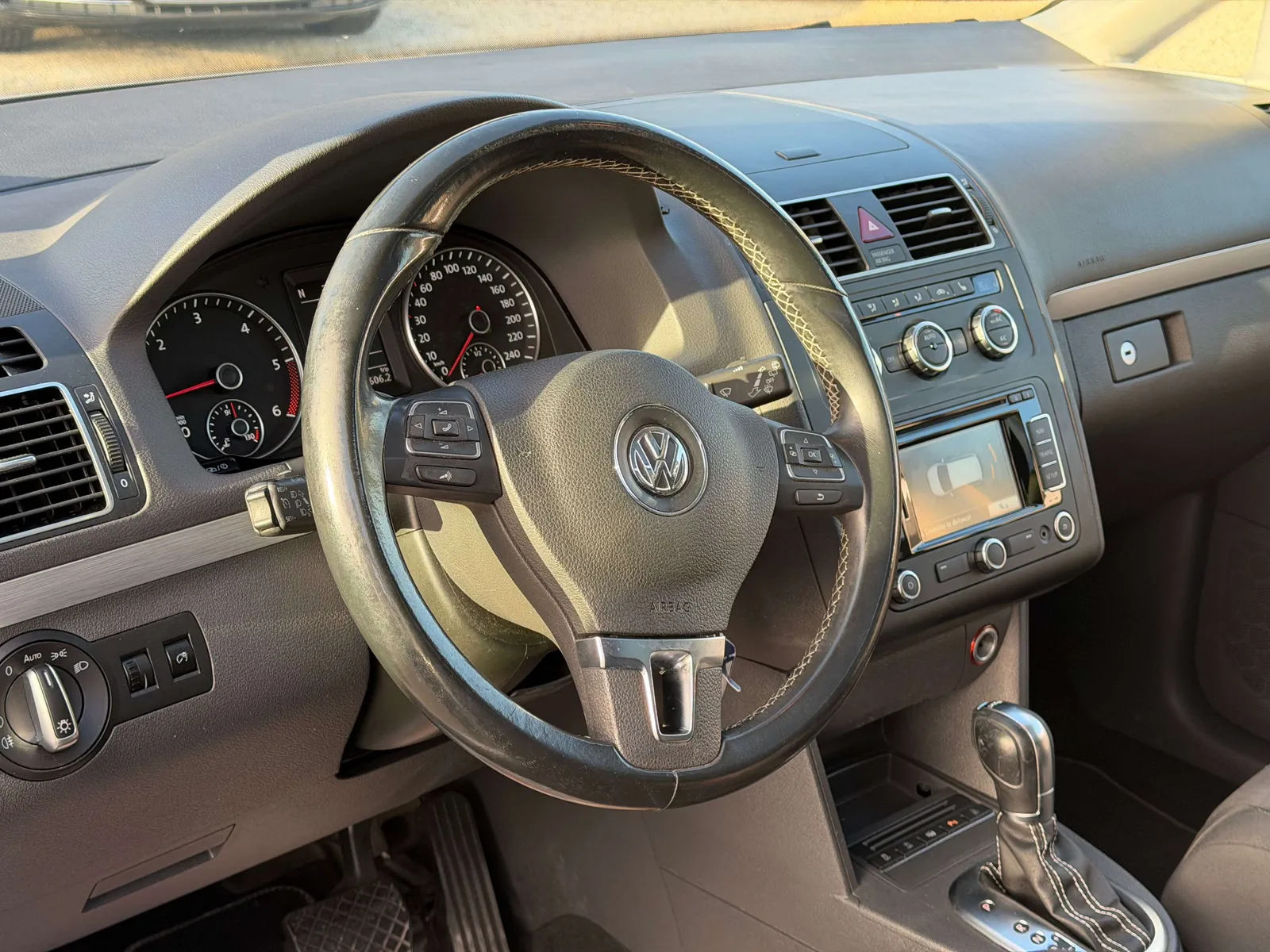 Volkswagen Touran 2015 photo 5
