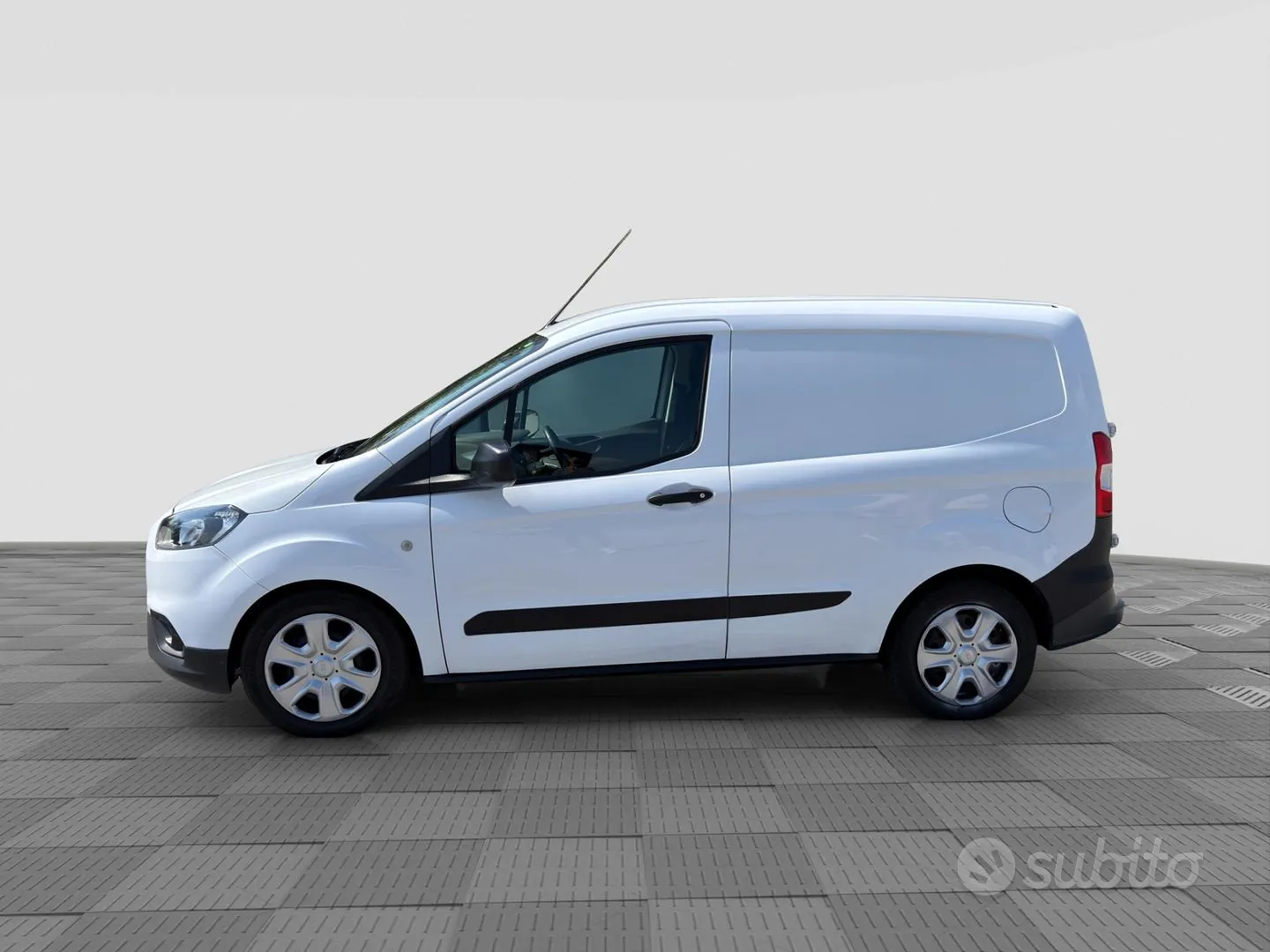 Ford Transit Courier 2023 photo 2