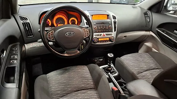 Kia Ceed 2009 photo 2