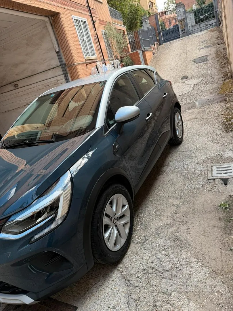 Renault Captur 2023 photo 2