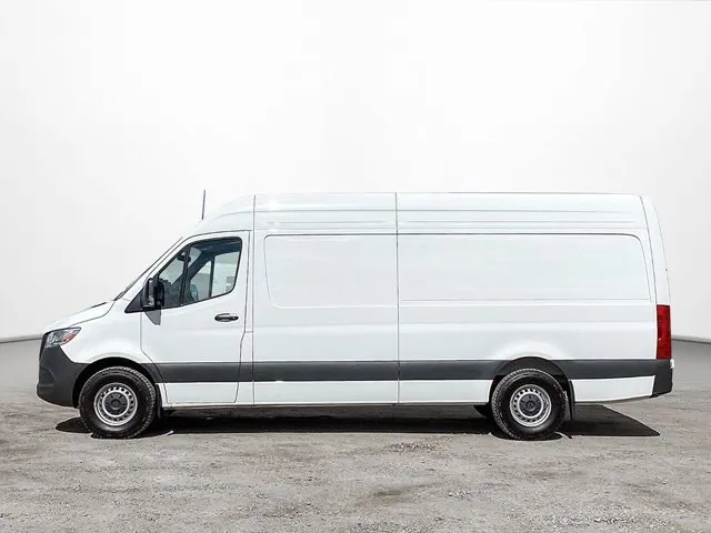Mercedes-Benz Sprinter 2025 photo 2