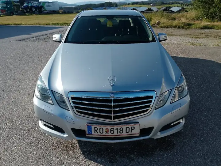 Mercedes-Benz E-Class 2009 photo 2