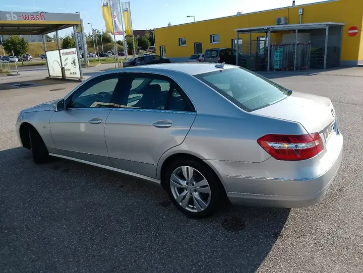 Mercedes-Benz E-Class 2009 photo 3